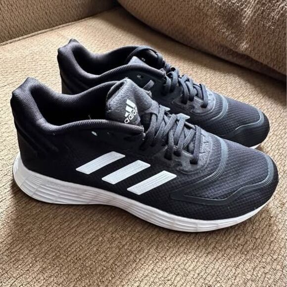 NEW Adidas Youth Black/White Shoes - Picture 2 of 6